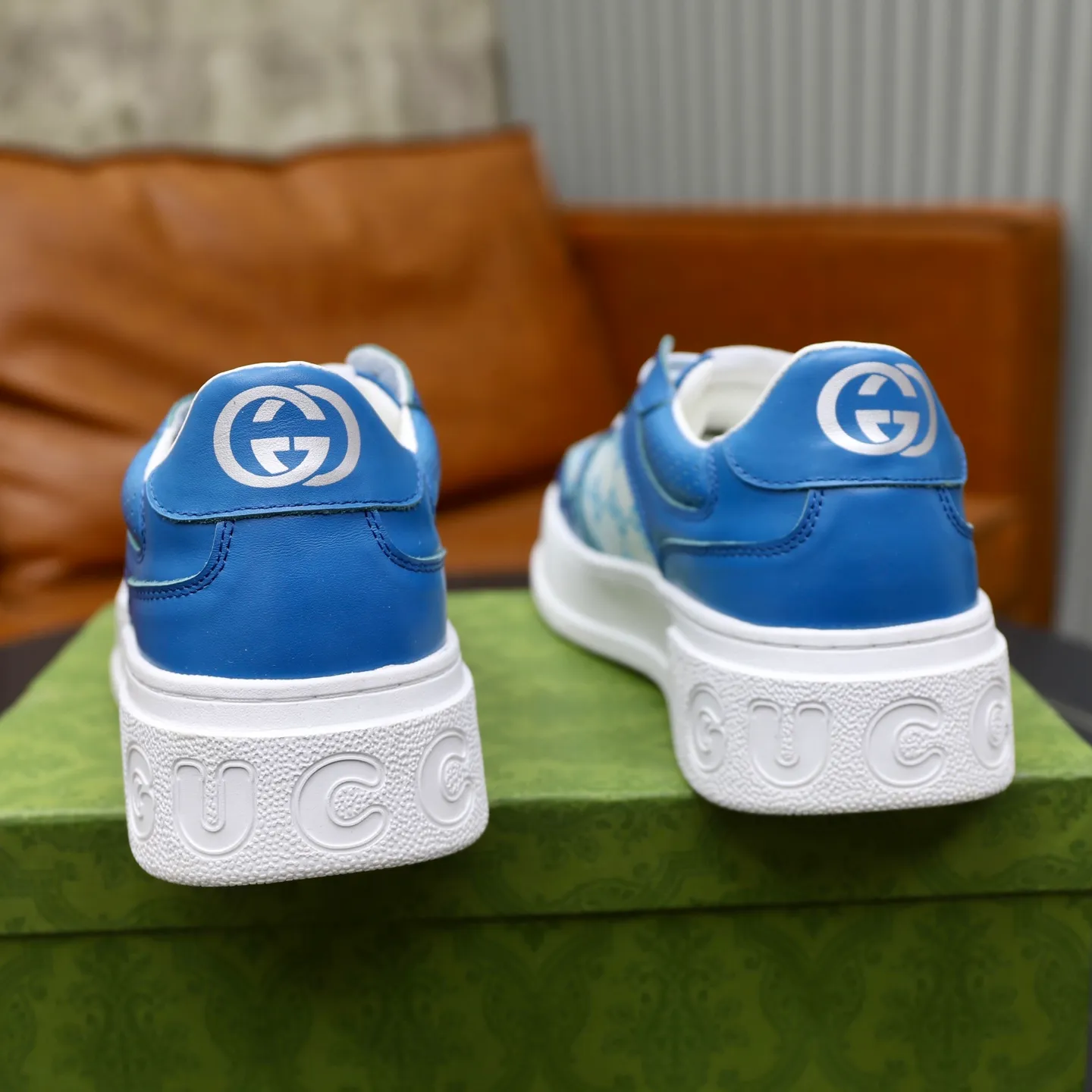 Men's shoes: 400💰🙅‍♂️🙅‍♂️🙅‍♂️ Brand: GUCCI Standard code: 38-44 (45 customized) Grade: Same as the official website Material: Original leather splicing brand cloth Comfortable and breathable sheepskin lining Lightweight wear-resistant outsole Style category: Men's fashion casual shoes Sports shoes Distinguished luxury brand elements Top luxury Color: actual picture color